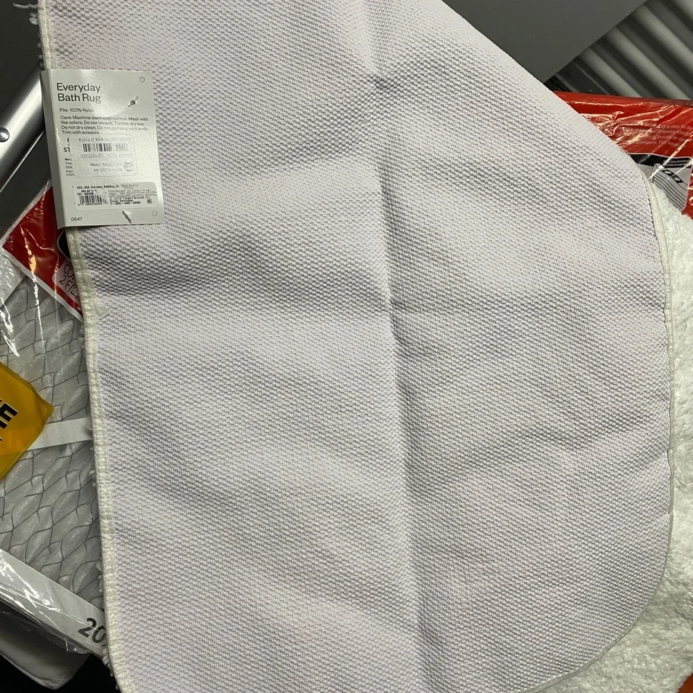 Brand new white bath mat rug size 17in X 24in